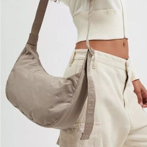 BAGGU Medium Nylon Crescent bag